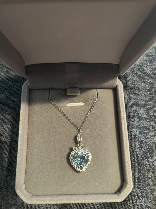 Aquamarine Necklace with chain - FunkyPeacockStore (Store description)