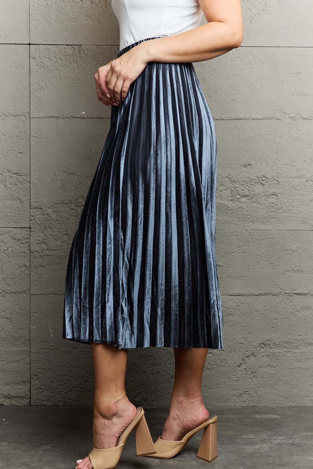 Ninexis Accordion Pleated Flowy Midi Skirt - FunkyPeacockStore (Store description)