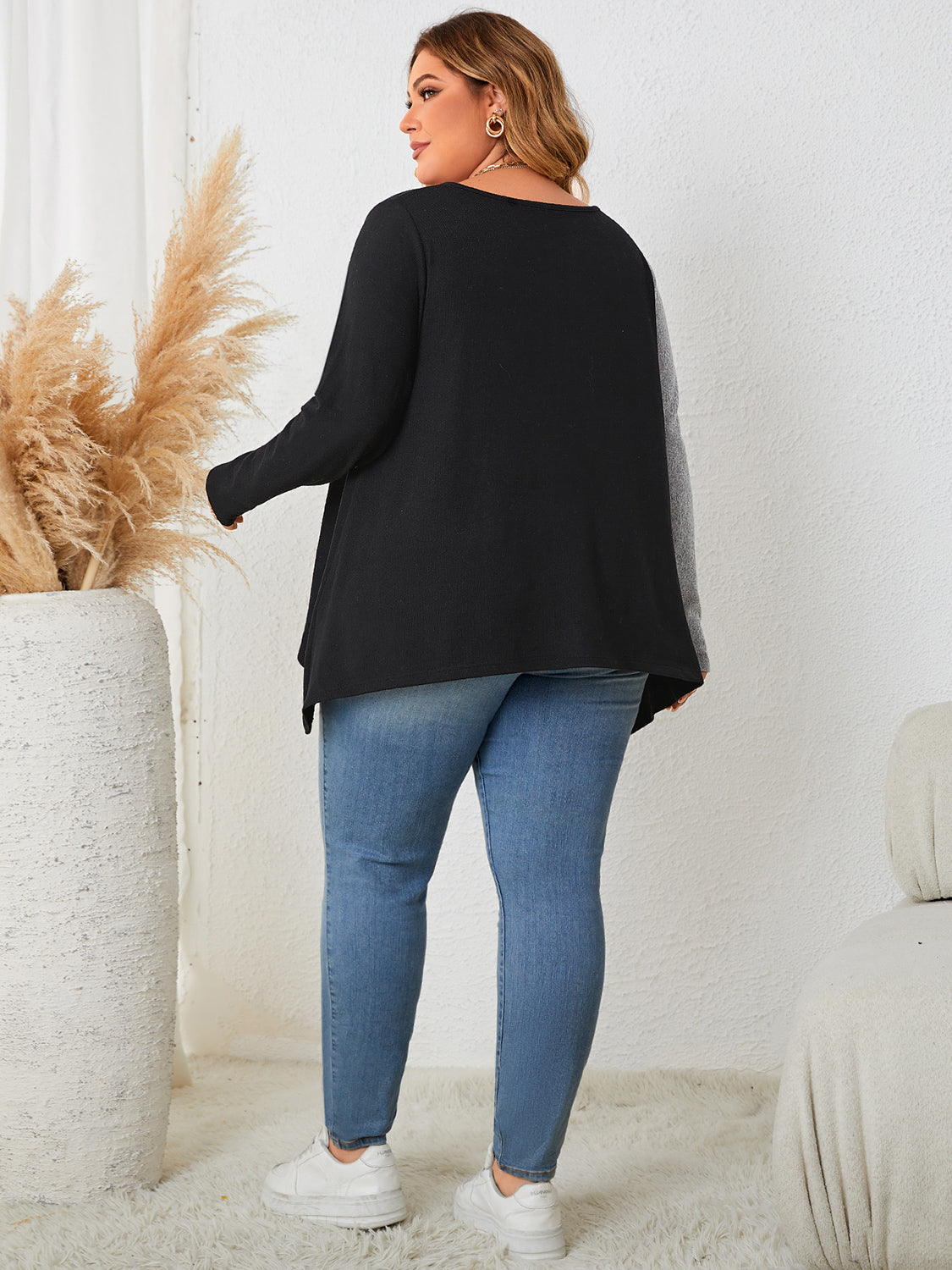 Plus Size Contrast Notched Neck T-Shirt - FunkyPeacockStore (Store description)