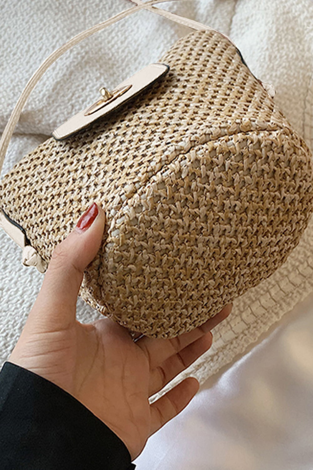 Straw Bucket Bag - FunkyPeacockStore (Store description)