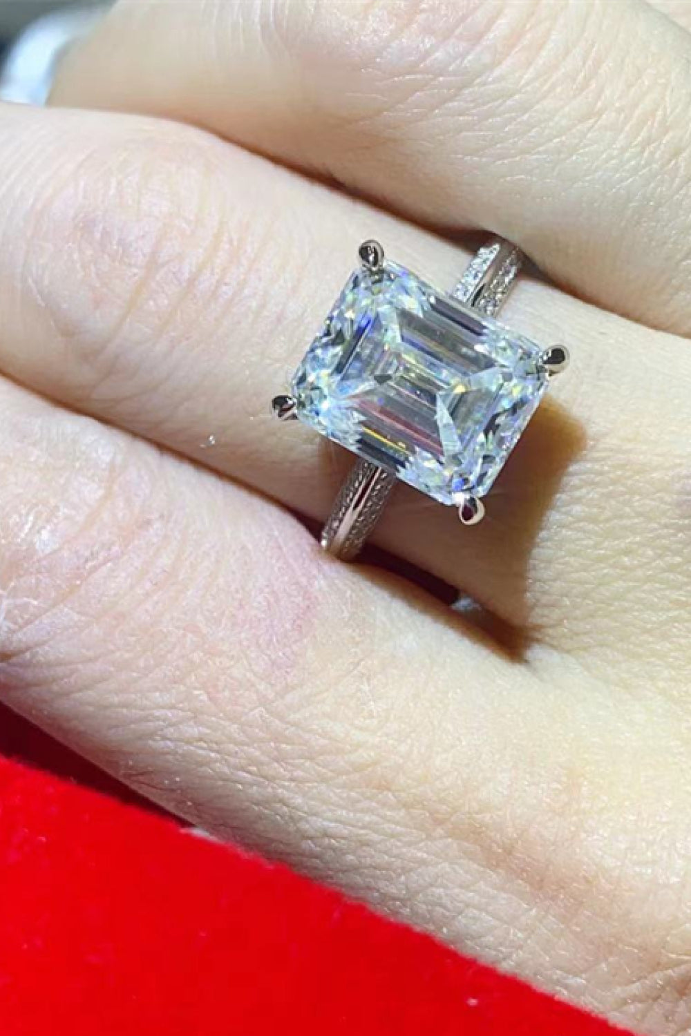 5 Carat Moissanite Platinum-Plated Ring - FunkyPeacockStore (Store description)