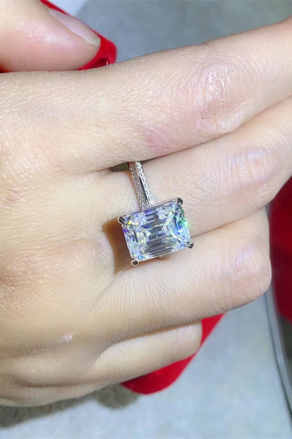 5 Carat Moissanite Platinum-Plated Ring - FunkyPeacockStore (Store description)