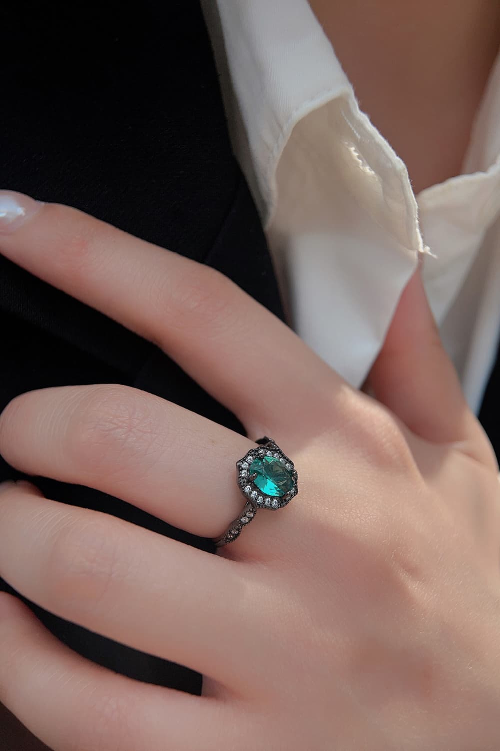 925 Sterling Silver Paraiba Tourmaline 4-Prong Ring - FunkyPeacockStore (Store description)