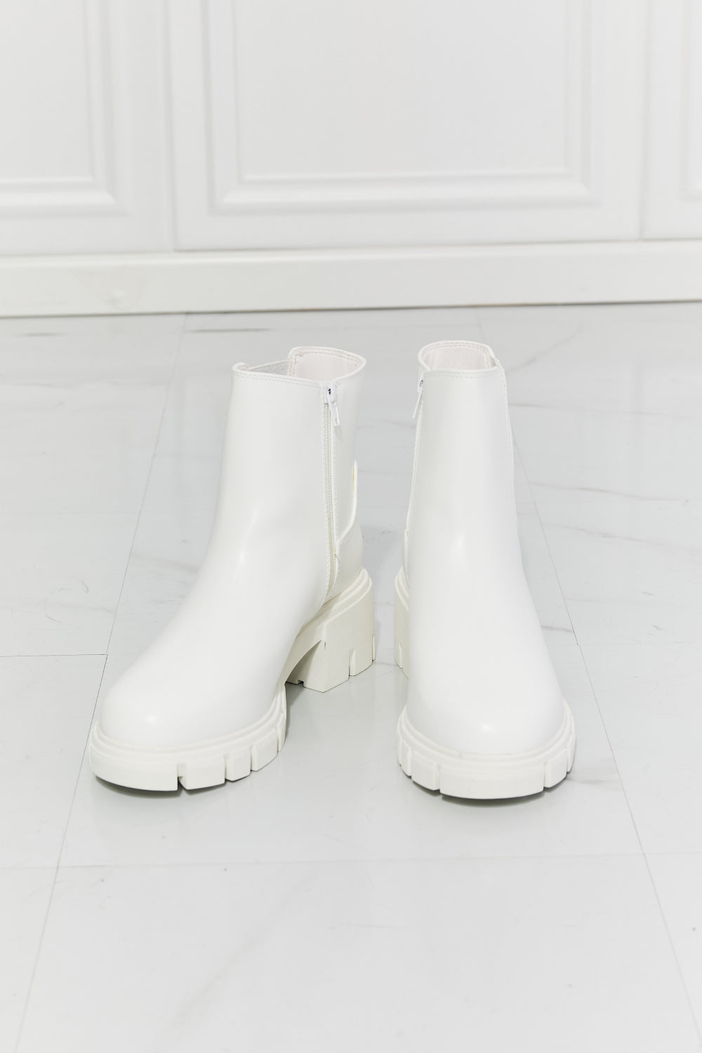 MMShoes What It Takes Lug Sole Chelsea Boots in White - FunkyPeacockStore (Store description)